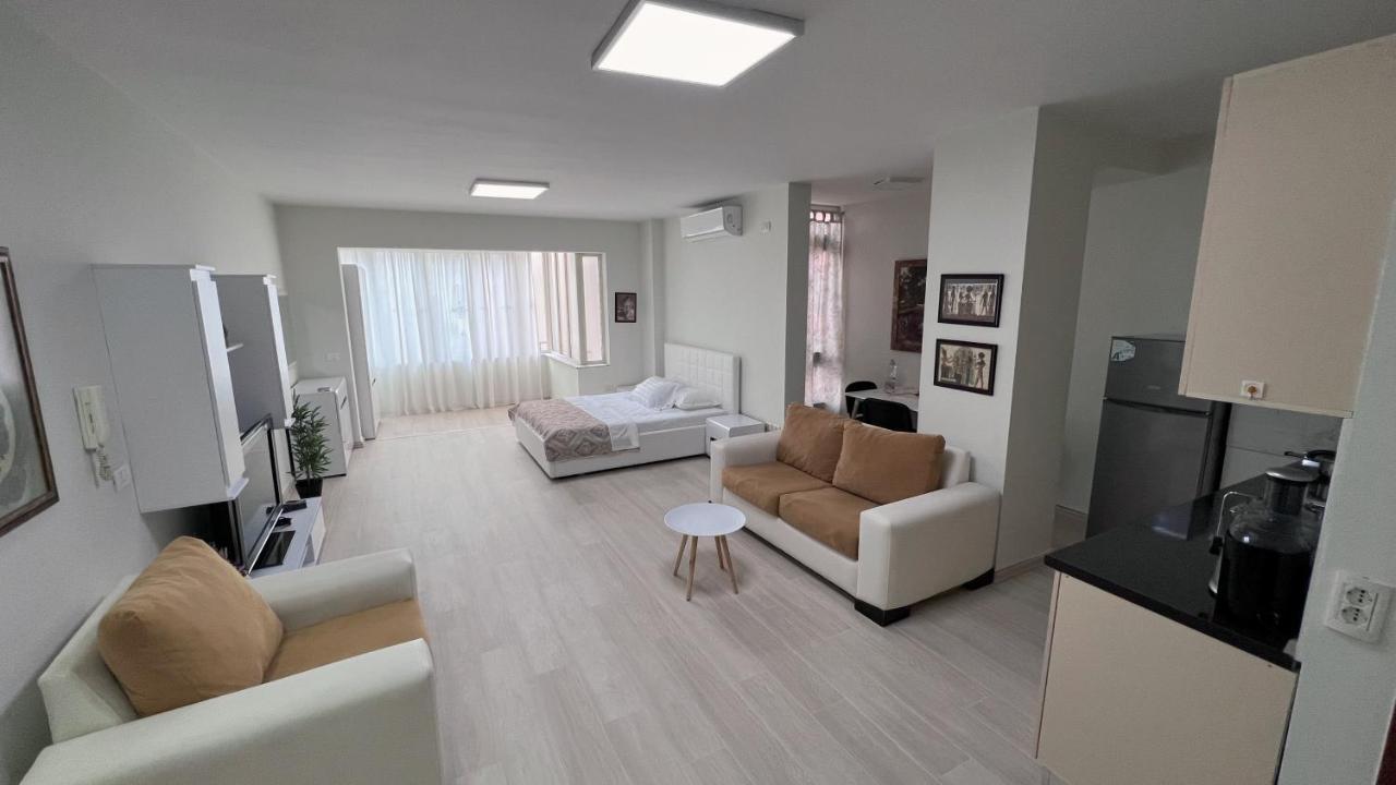 Home & Apartment In Tirana Exterior photo