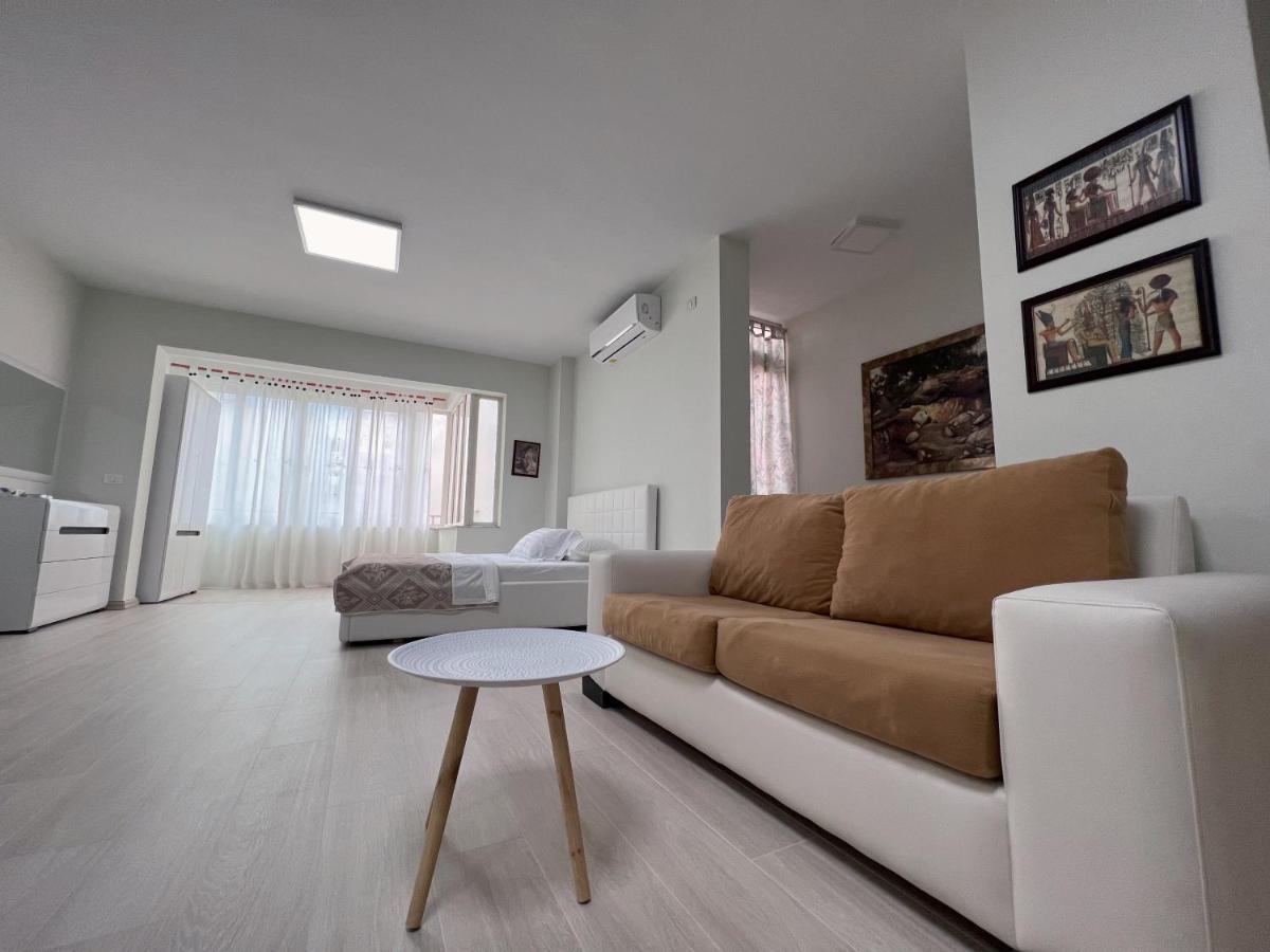 Home & Apartment In Tirana Exterior photo
