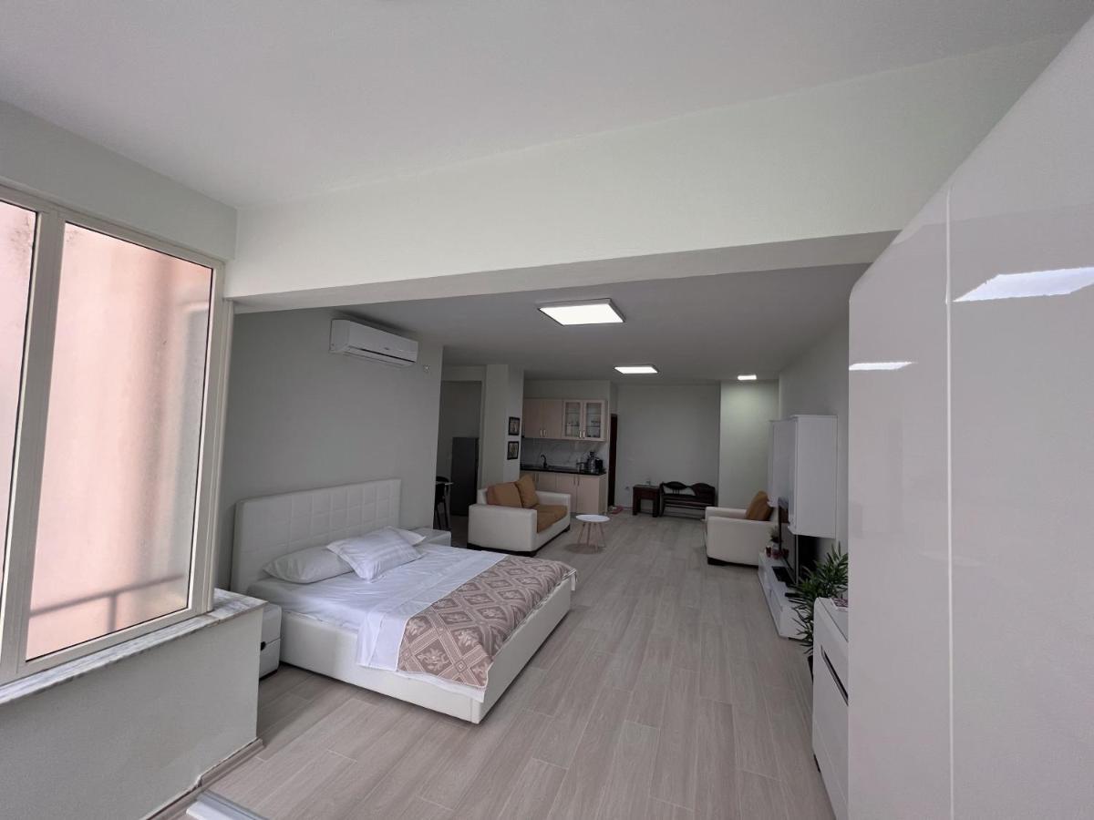 Home & Apartment In Tirana Exterior photo